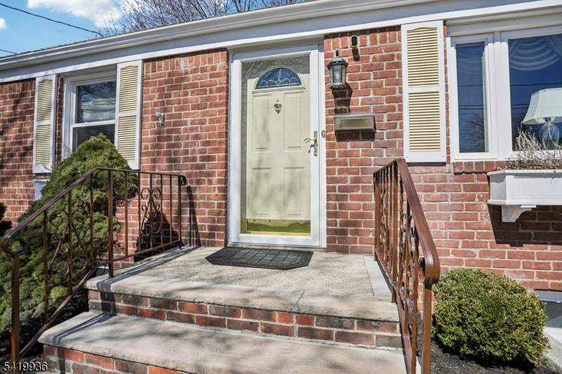 41 Taggart Way, Saddle Brook Twp., NJ 07663