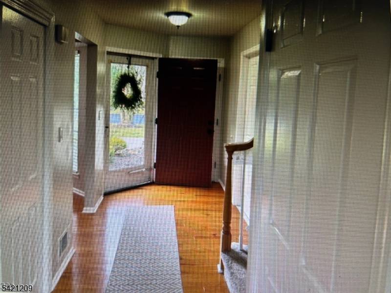89 Violet Ct, Readington Twp., NJ 08889