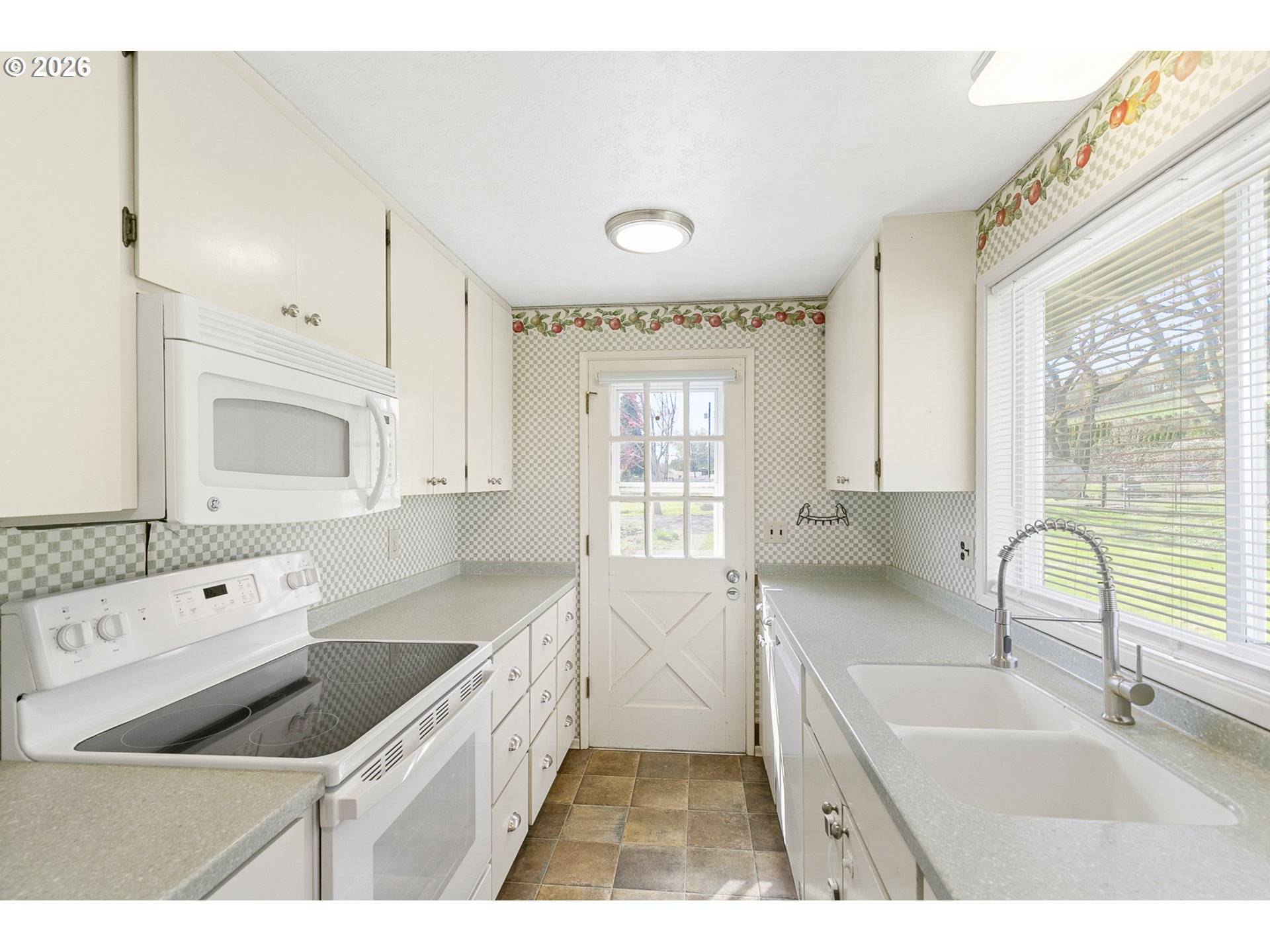 10418 CHAMPOEG RD, Aurora, OR 97002