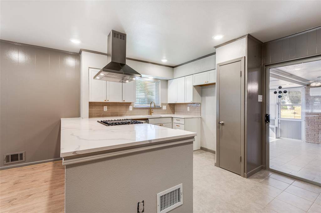 121 S Cavender Street, Dallas, TX 75211