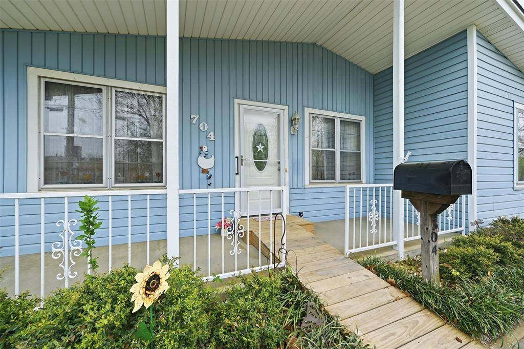 704 Abney Street, Whitesboro, TX 76273