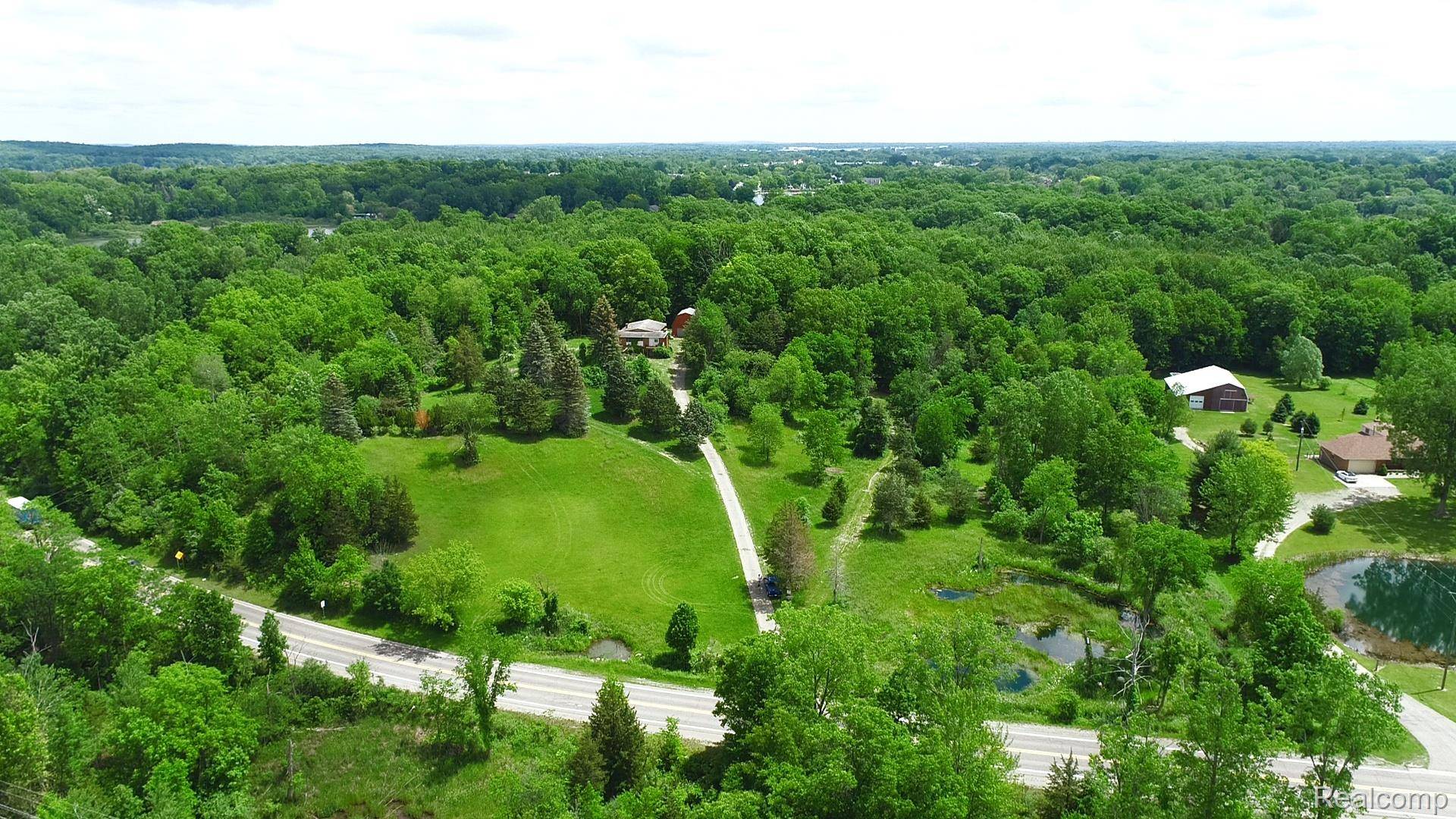 1050 Teggerdine RD, White Lake Charter Township, MI 48386