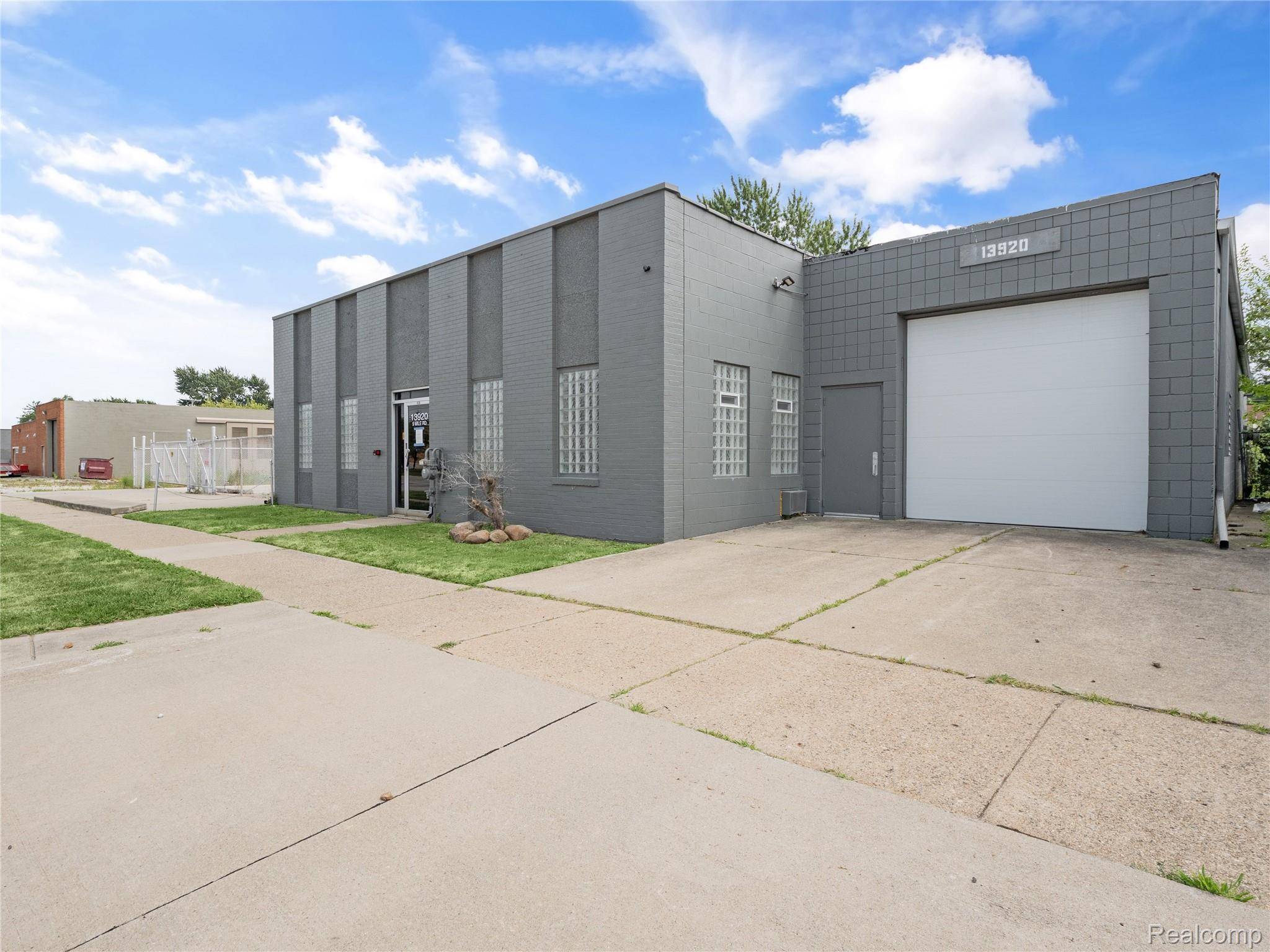 13920 E 9 Mile Road RD, Warren, MI 48089