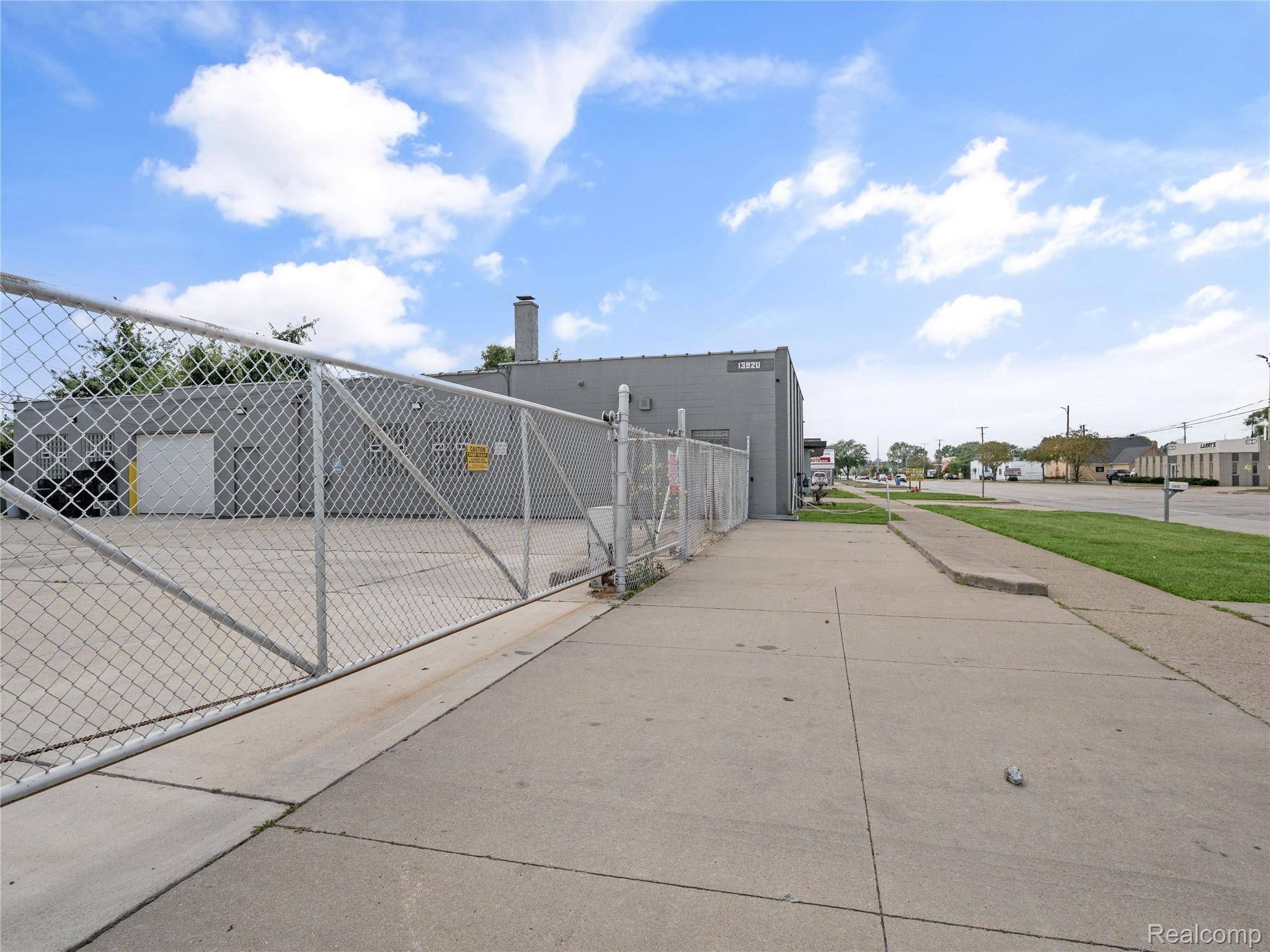 13920 E 9 Mile Road RD, Warren, MI 48089