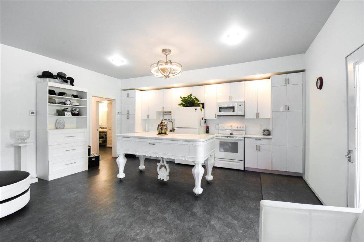 194 Hastings ST N, Bancroft, ON K0L 1C0