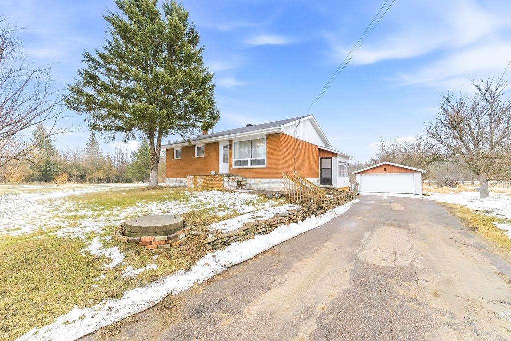 285 Foymount RD, Bonnechere Valley, ON K0J 1T0