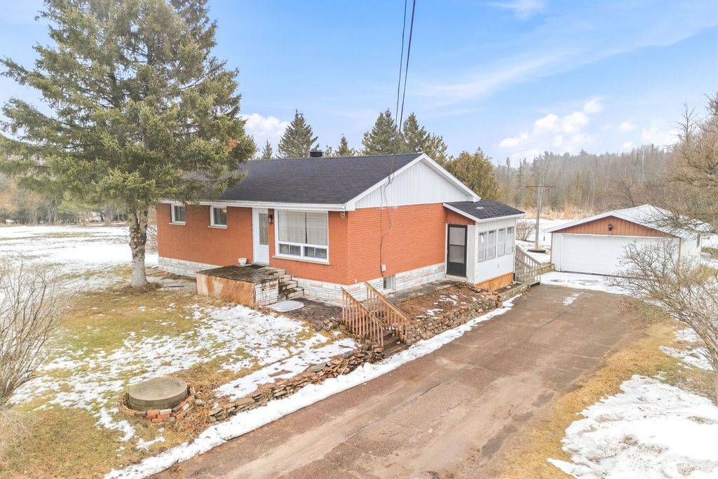 285 Foymount RD, Bonnechere Valley, ON K0J 1T0