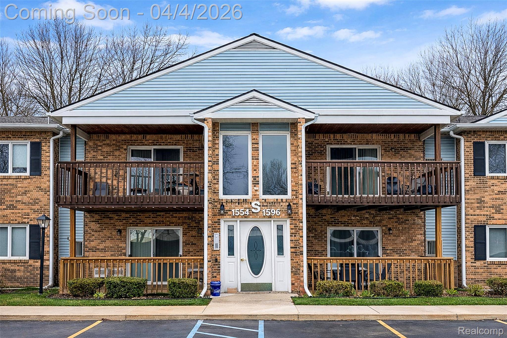 1584 Shoemaker DR, Westland, MI 48185