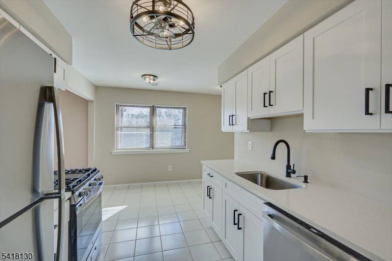 305 Sharon Garden Ct, Woodbridge Twp., NJ 07095