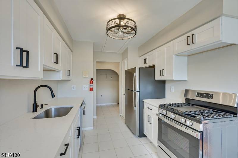 305 Sharon Garden Ct, Woodbridge Twp., NJ 07095