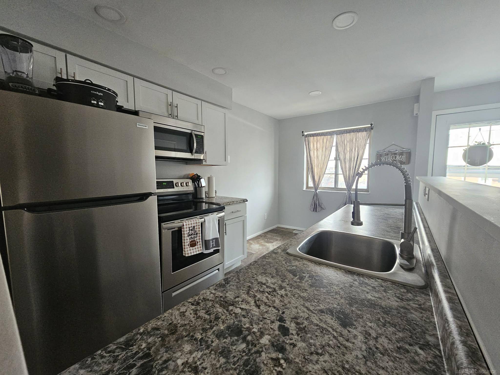 125 Cuttle RD, Marysville, MI 48040