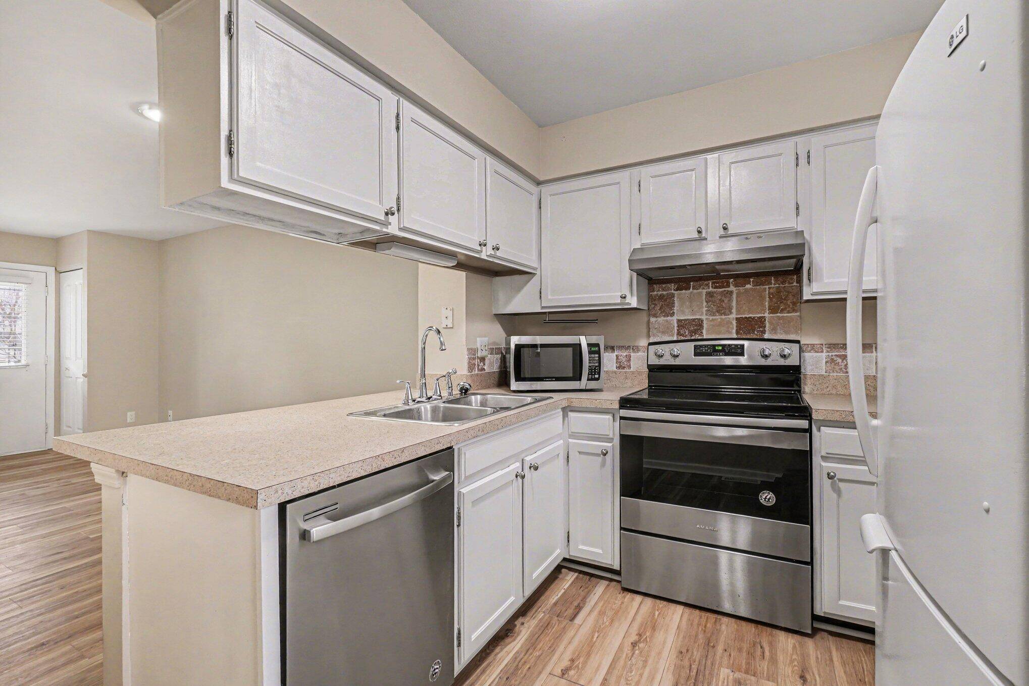 3262 Wimbledon DR, Portage City, MI 49024