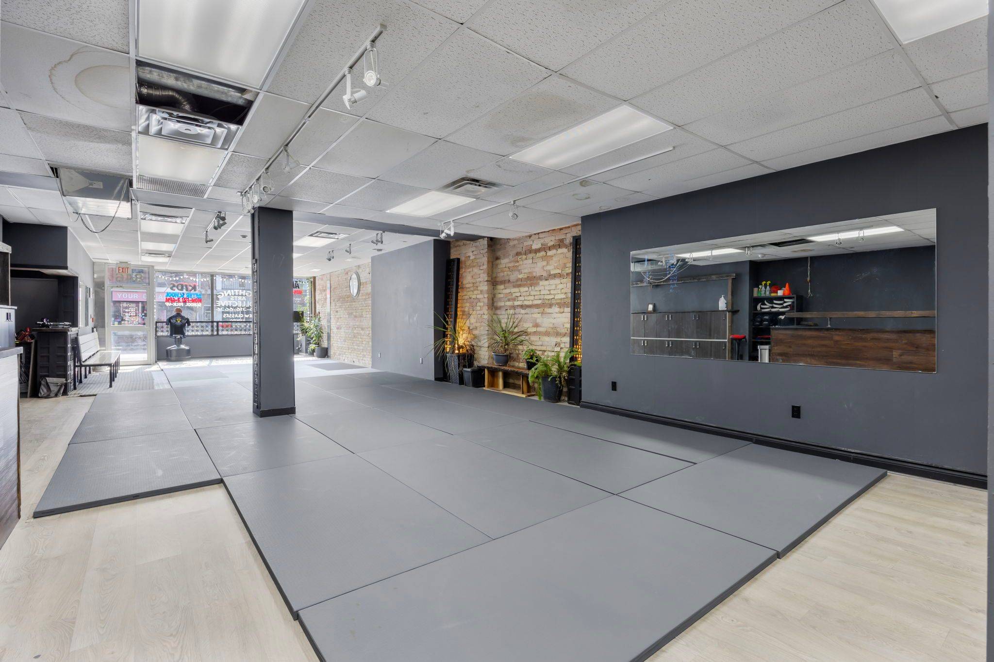 846 College ST, Toronto C01, ON M6H 1A2