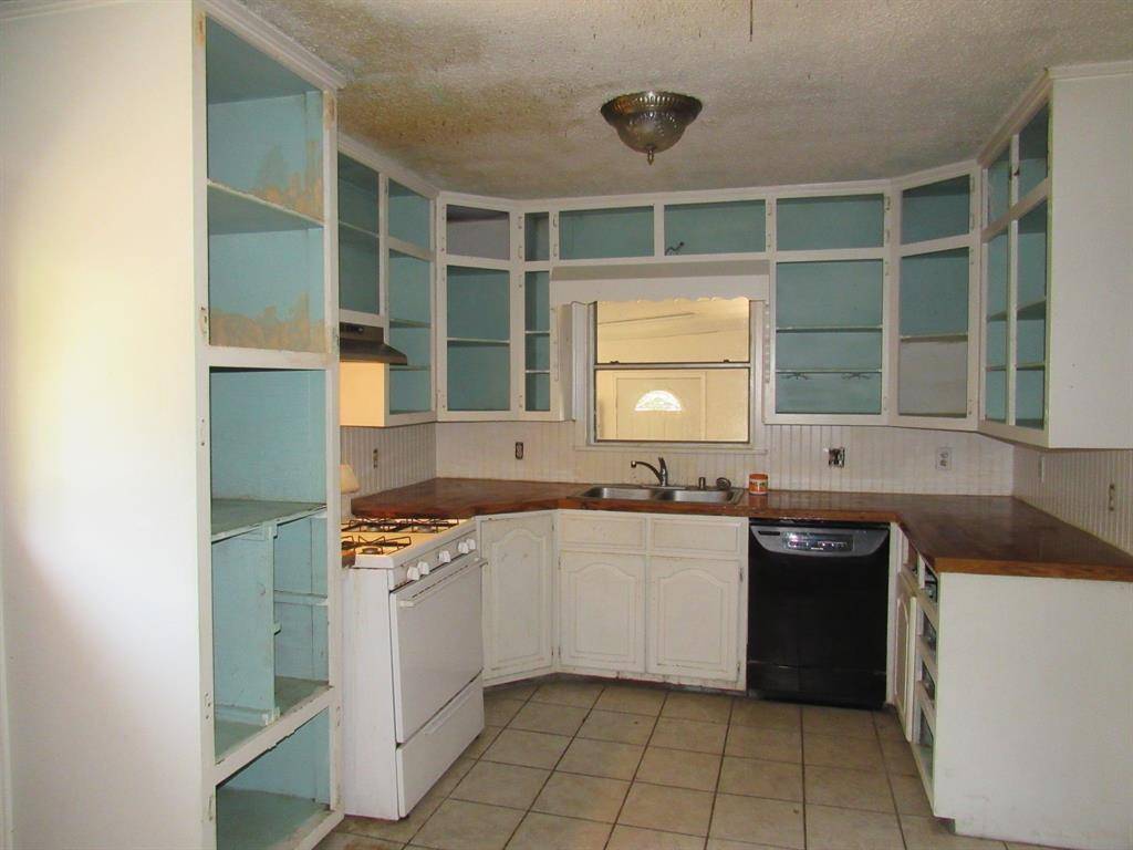 3708 Acree Street, Beverly Hills, TX 76711