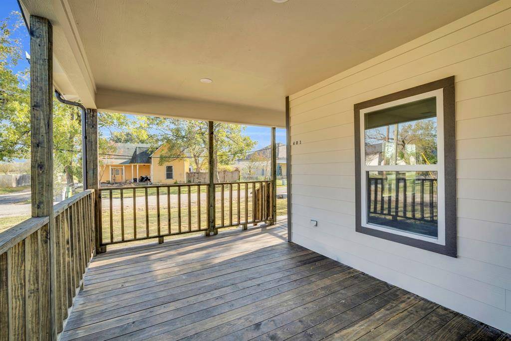 401 Poplar Street, Italy, TX 76651