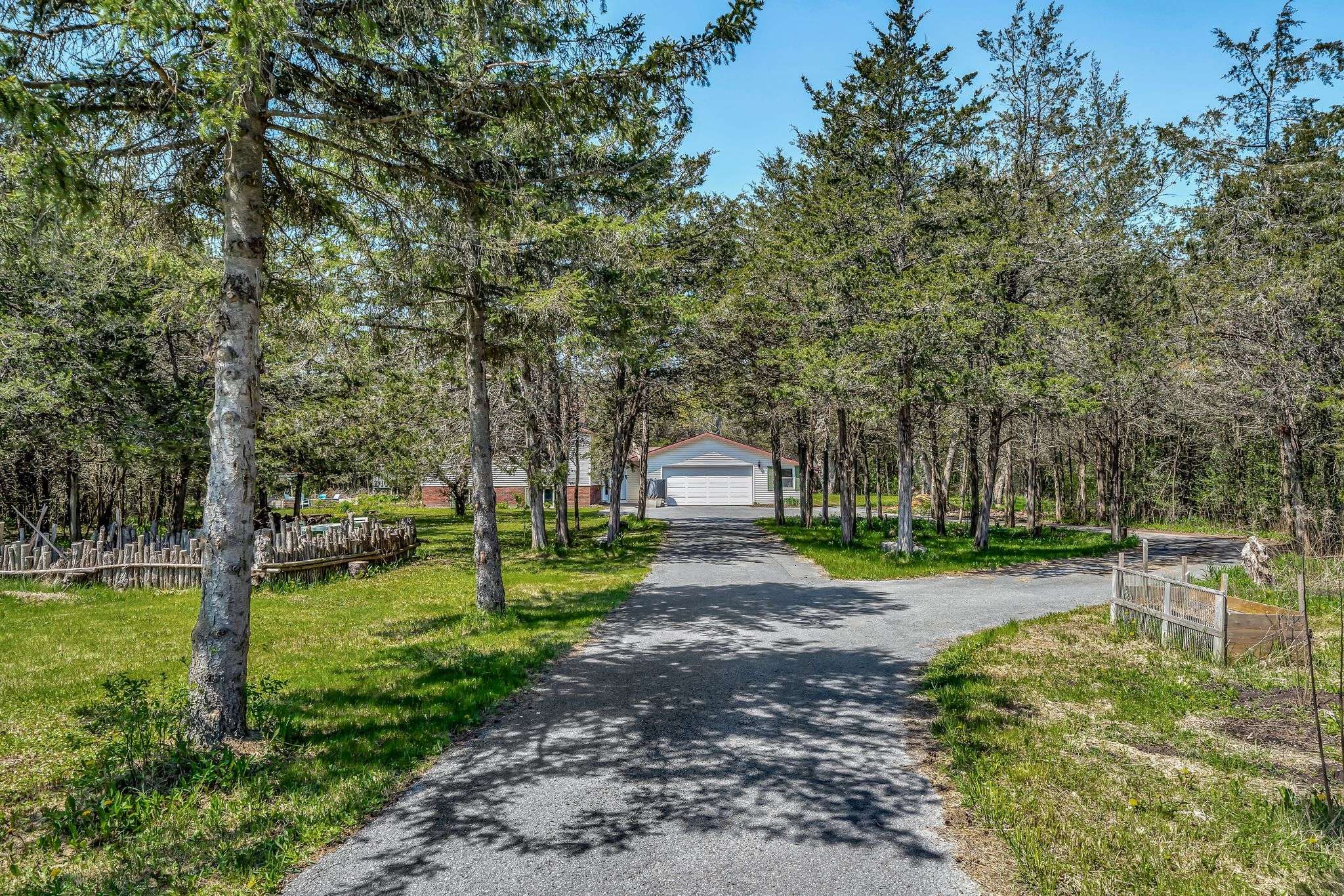 1207 County Rd 9 ST, Greater Napanee, ON K7R 3K8