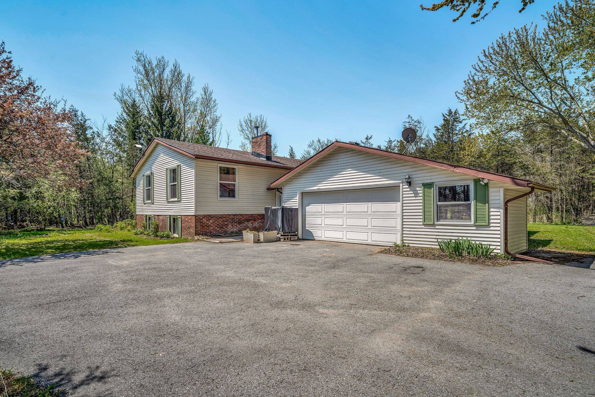 1207 County Rd 9 ST, Greater Napanee, ON K7R 3K8