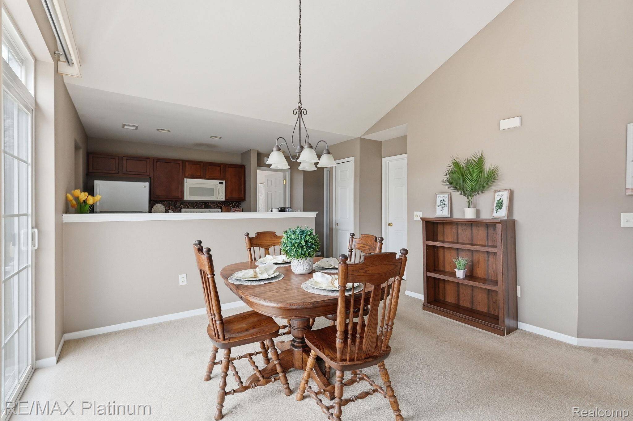 556 Olde English CIR #94, Howell Township, MI 48855