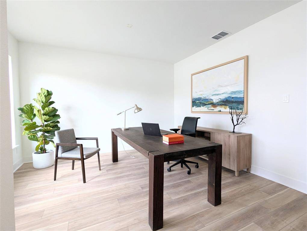 3786 Wenatche Drive, Dallas, TX 75233