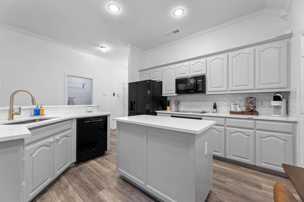 1024 Shortleaf Pine Drive, Arlington, TX 76012