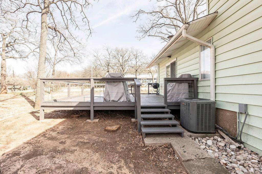 220 Comanche Trail, Nocona, TX 76255
