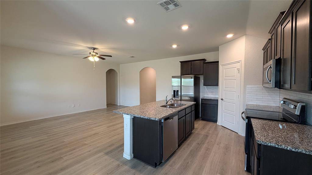 916 Cherry Blossom Street, Anna, TX 75409