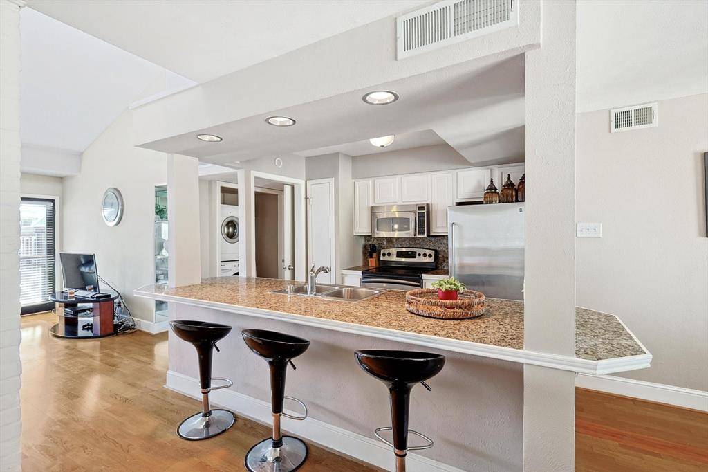 5916 Sandhurst Lane #226, Dallas, TX 75206