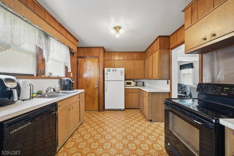 149 Roessler St, Boonton Town, NJ 07005