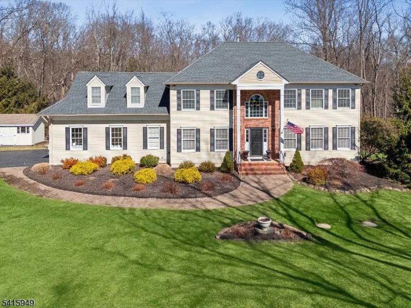 7 Robin Ct, Chester Twp., NJ 07930