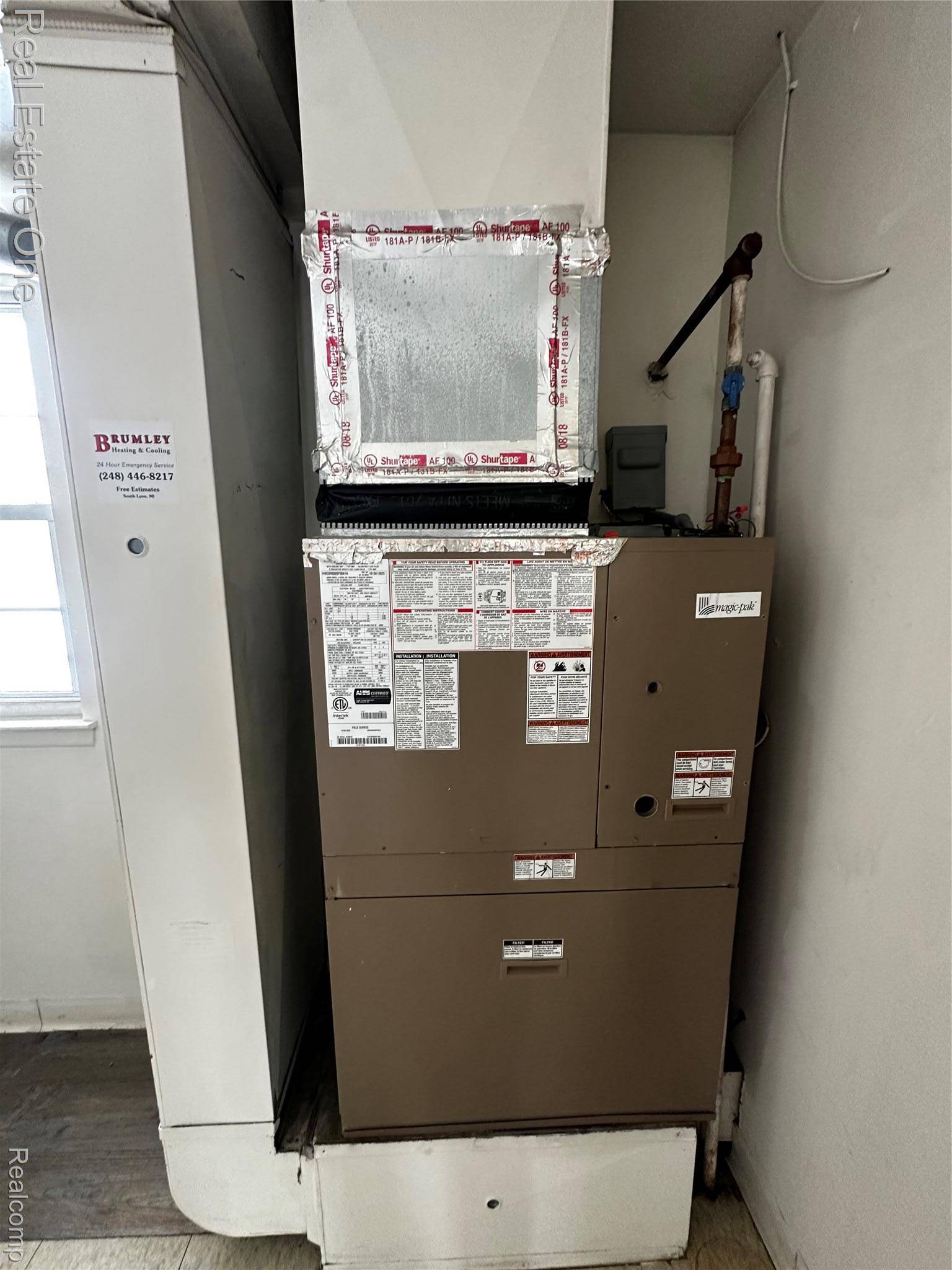 102 Princeton DR, South Lyon, MI 48178