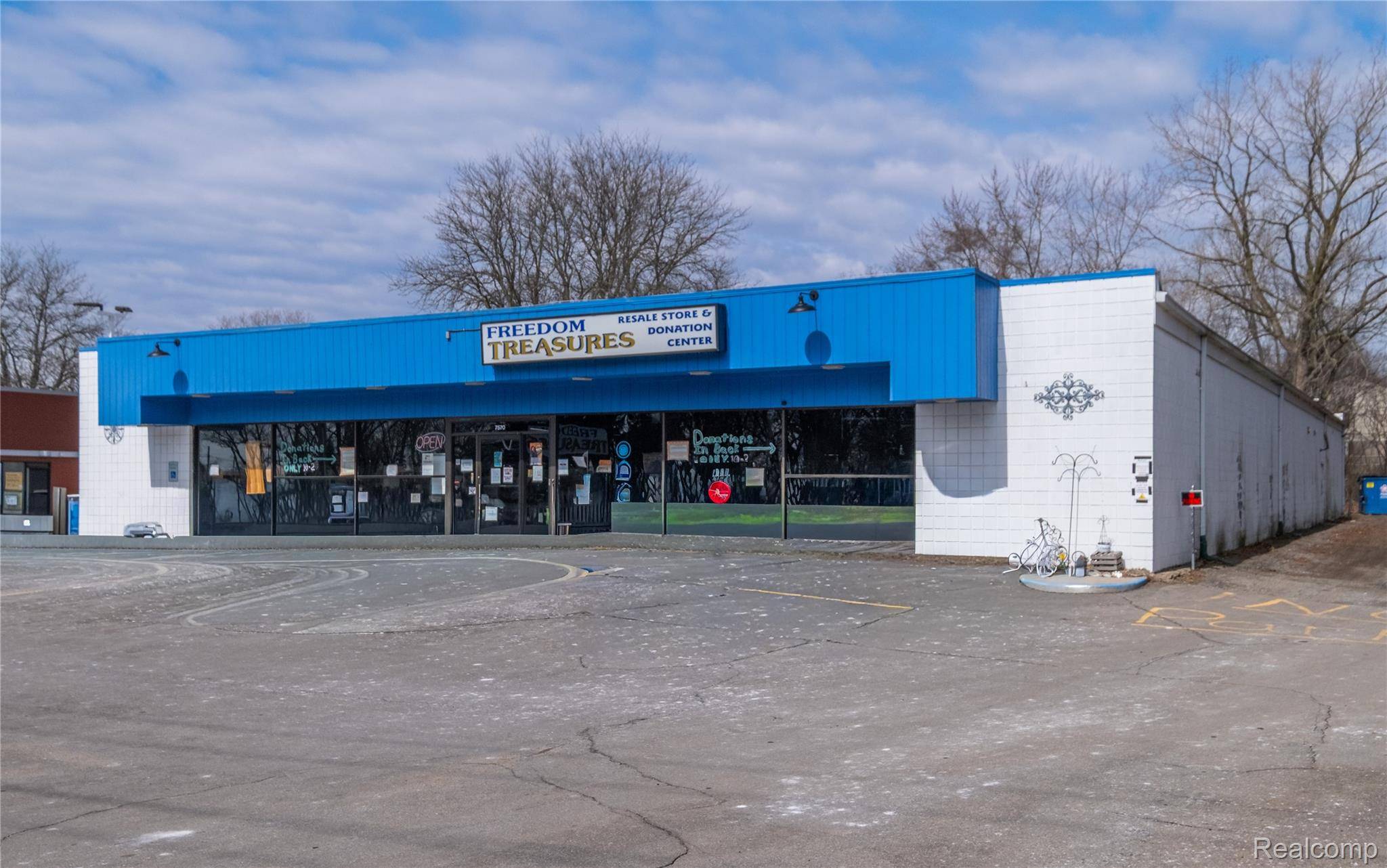 7570 Cooley Lake RD, Waterford Charter Township, MI 48327