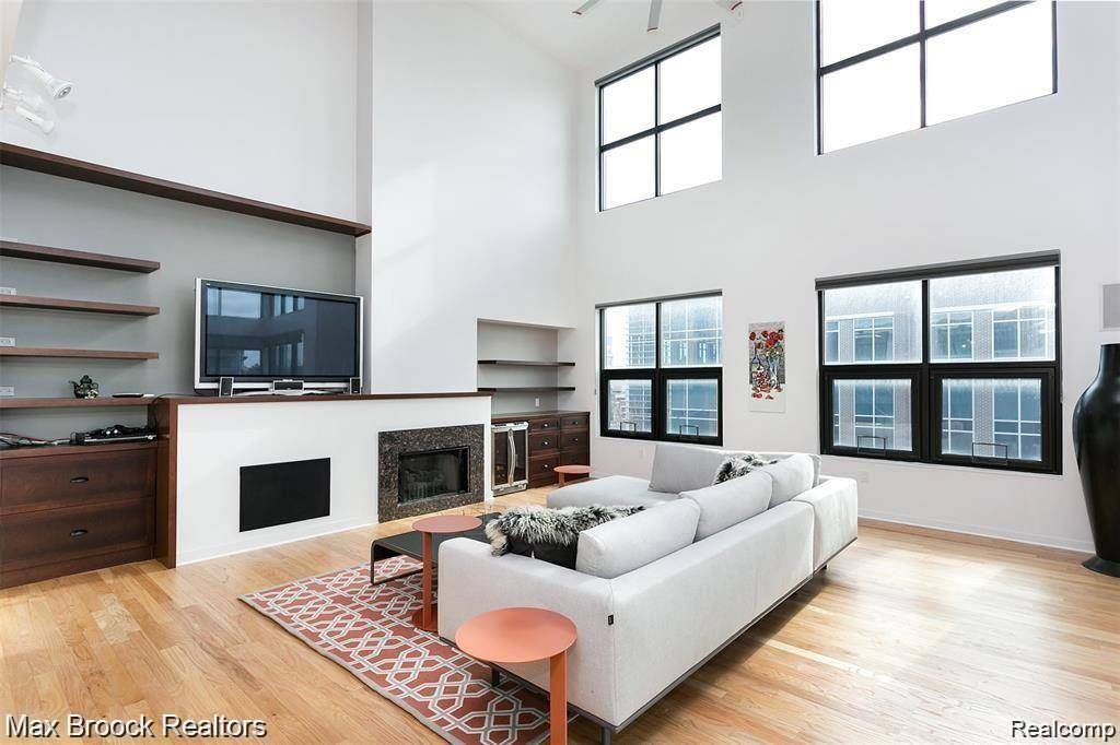 100 N Center #301, Royal Oak, MI 48067