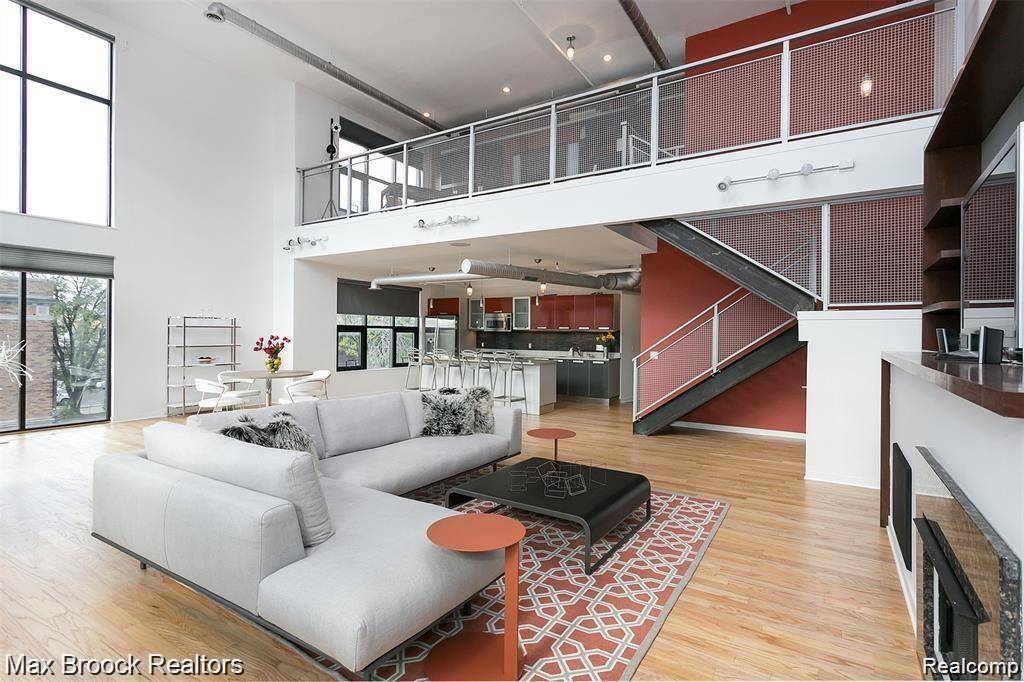 100 N Center #301, Royal Oak, MI 48067