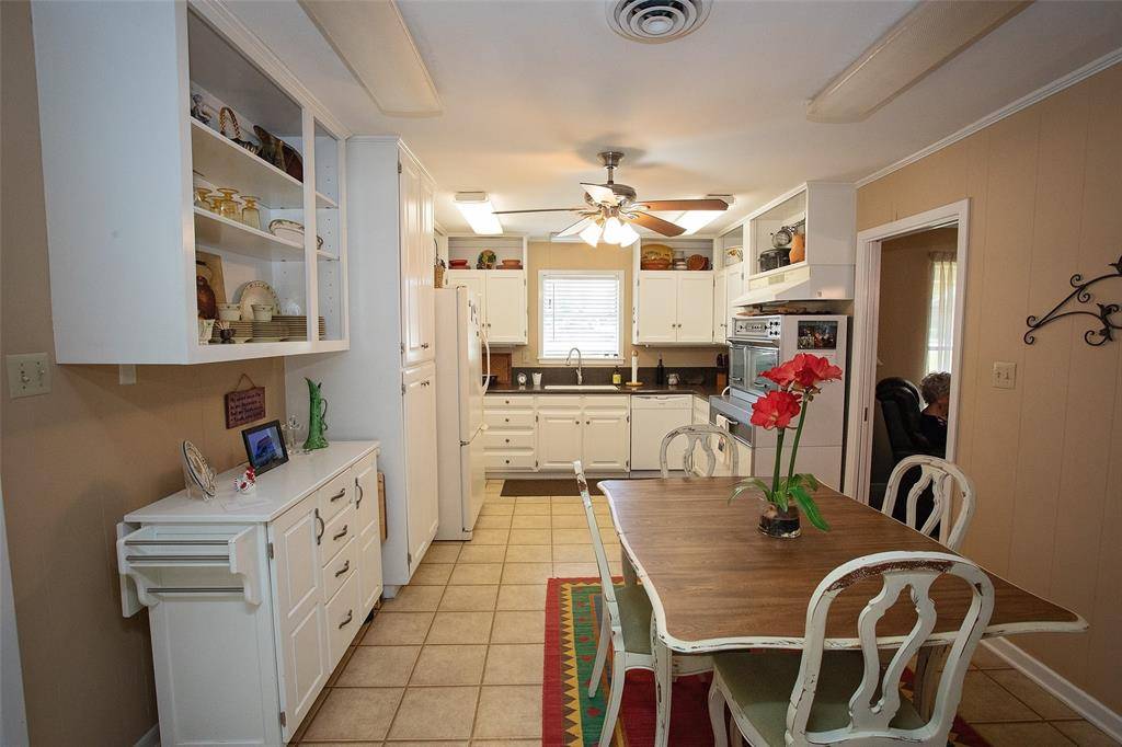 914 Fairview Street, Graham, TX 76450