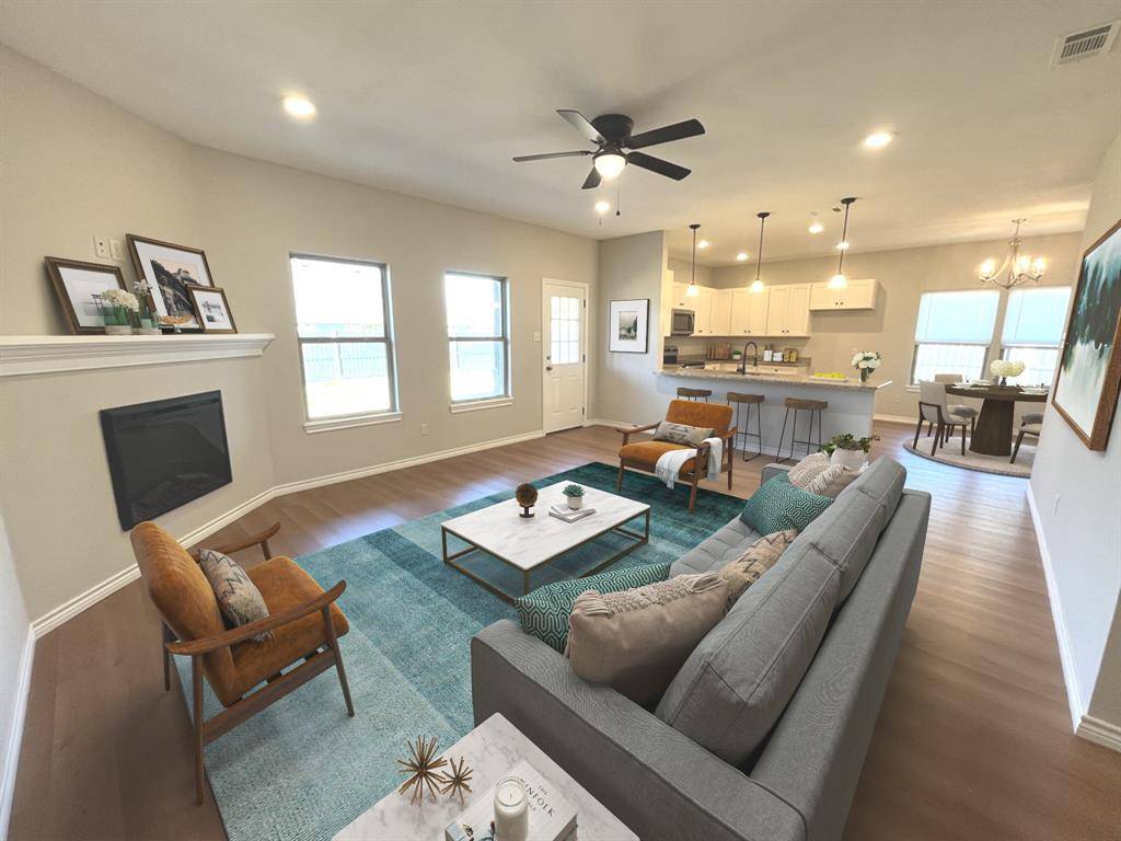 316 W James Street, Mabank, TX 75147