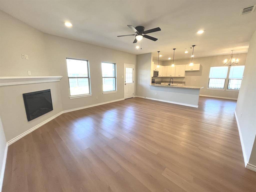 316 W James Street, Mabank, TX 75147