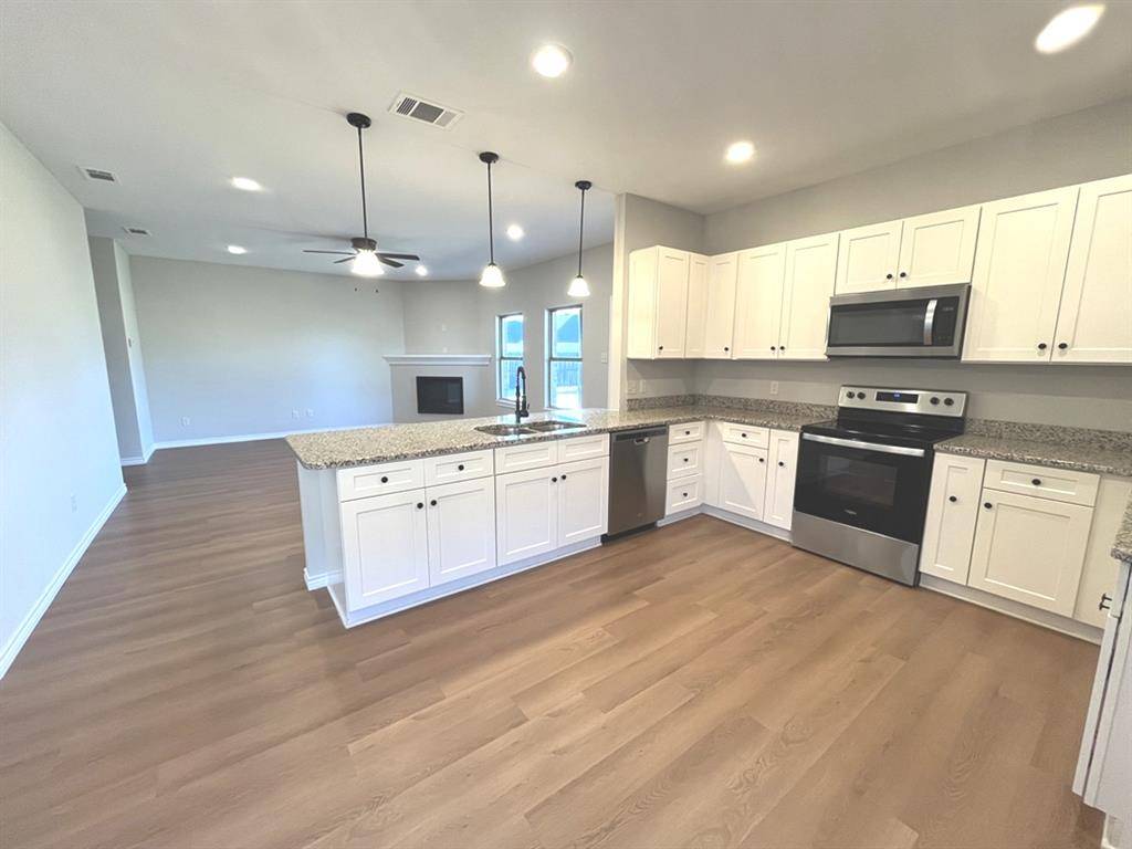 316 W James Street, Mabank, TX 75147