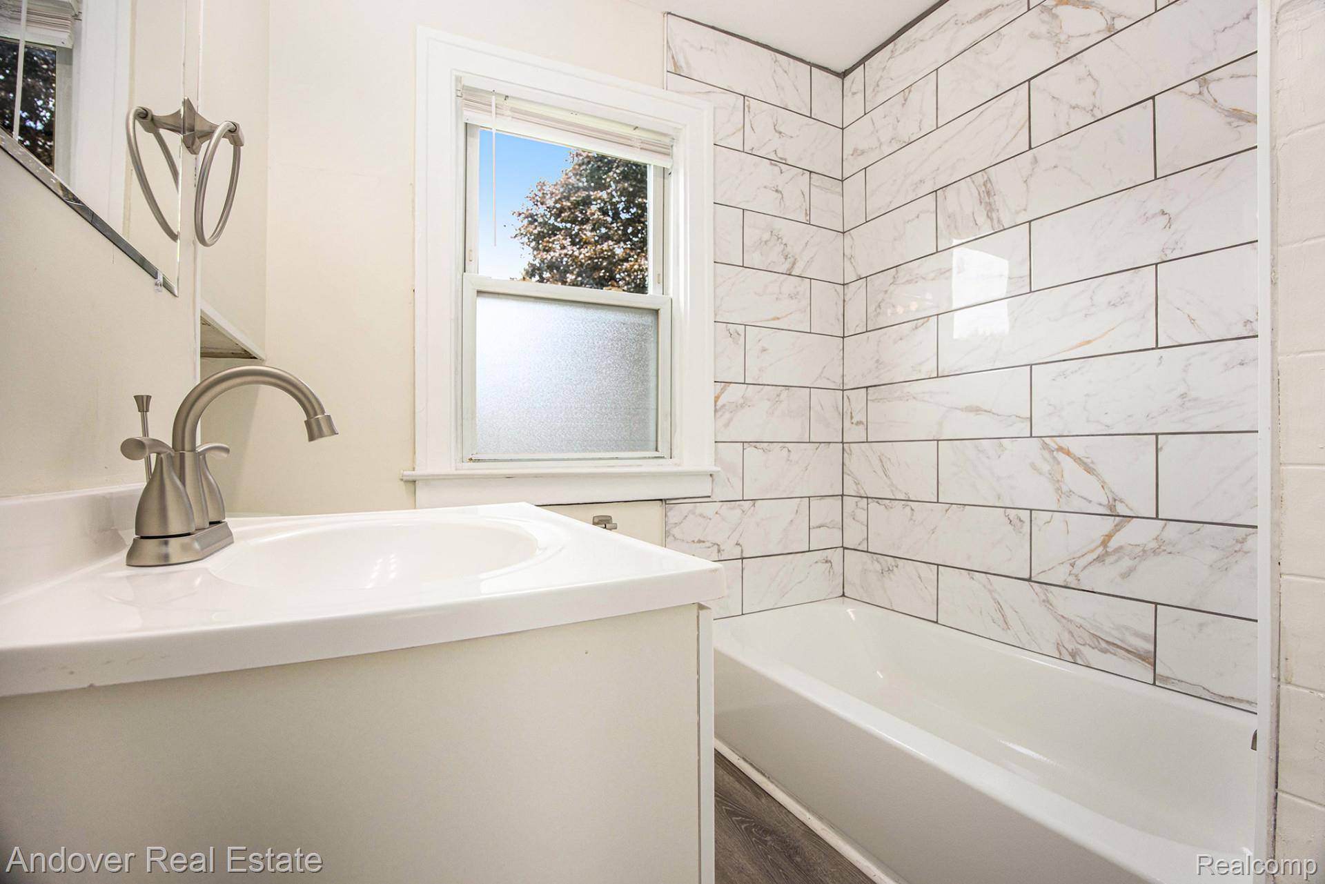 449 W Evelyn AVE, Hazel Park, MI 48030