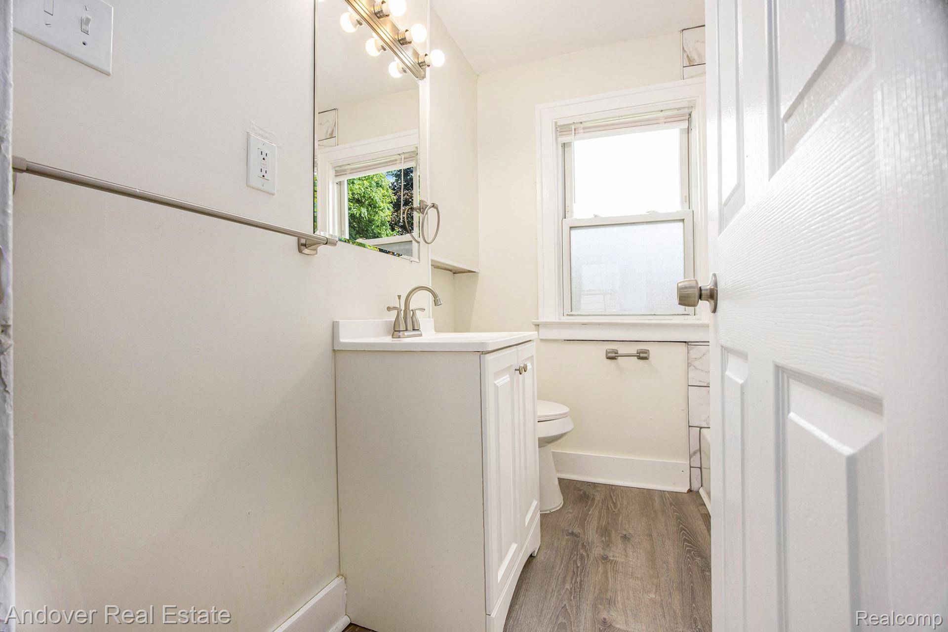 449 W Evelyn AVE, Hazel Park, MI 48030