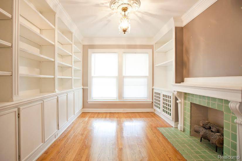 7880 Van Dyke PL, Detroit, MI 48214