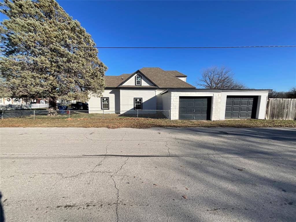 207 College Street, Chico, TX 76431