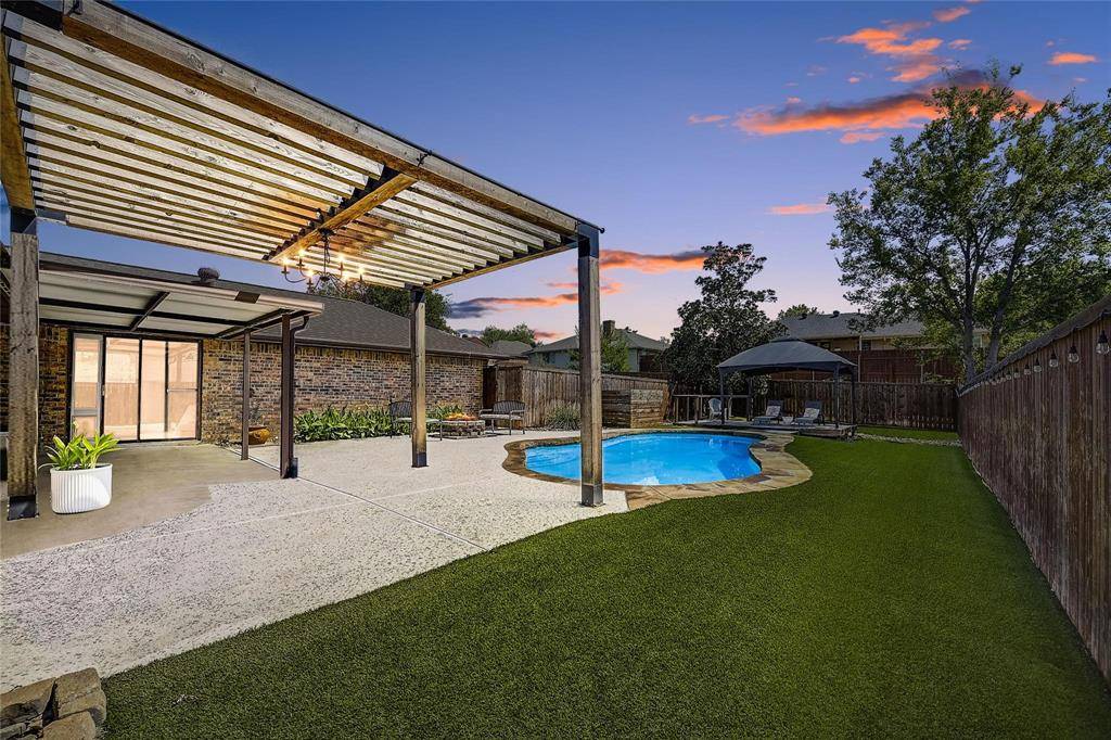 1716 Rosemeade Circle, Carrollton, TX 75007