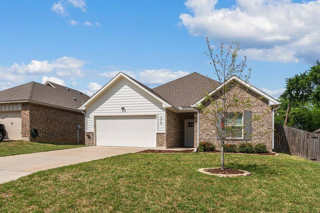 218 Skiff Drive, Gun Barrel City, TX 75156