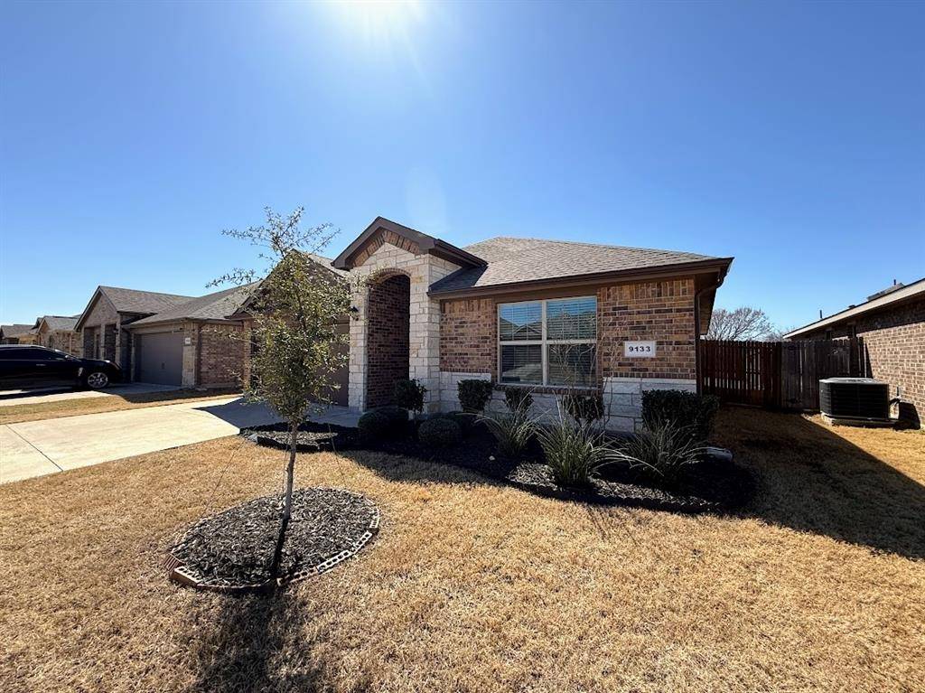 9133 High Stirrup Lane, Fort Worth, TX 76131