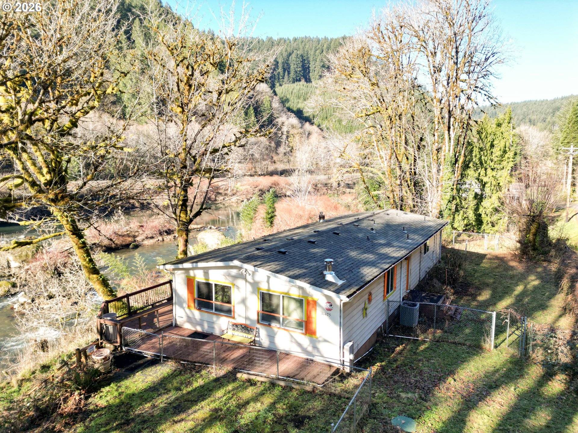 11425 E MAPLETON RD, Mapleton, OR 97453