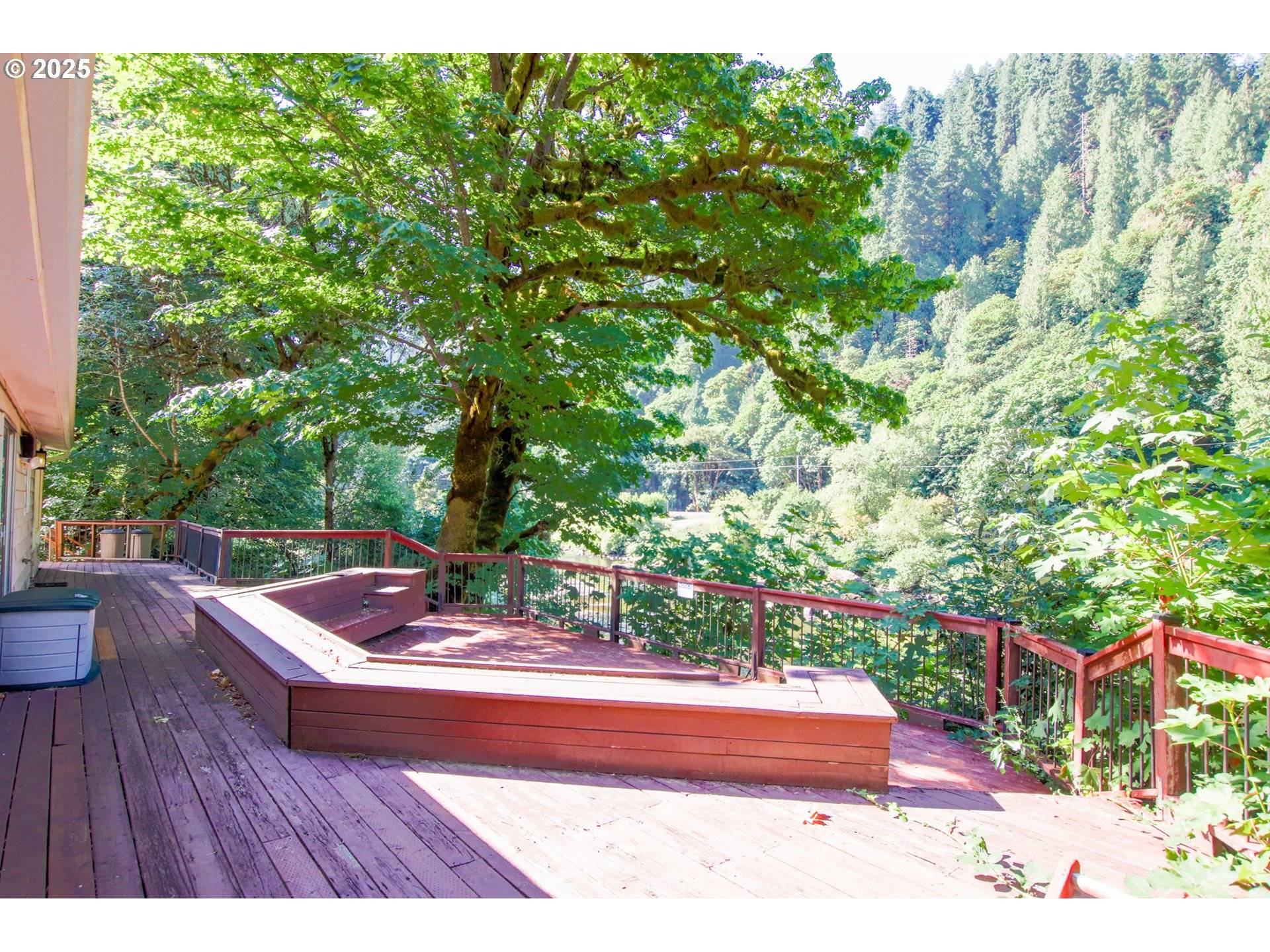 11425 E MAPLETON RD, Mapleton, OR 97453