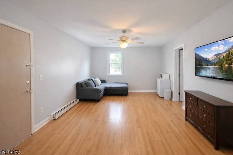 832 Parker St, Newark City, NJ 07104