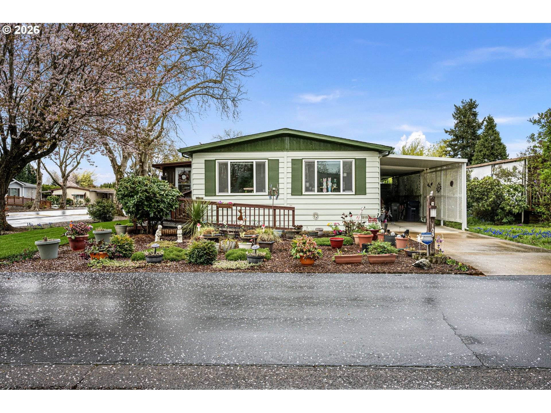 1400 CANDLELIGHT DR #105, Eugene, OR 97402