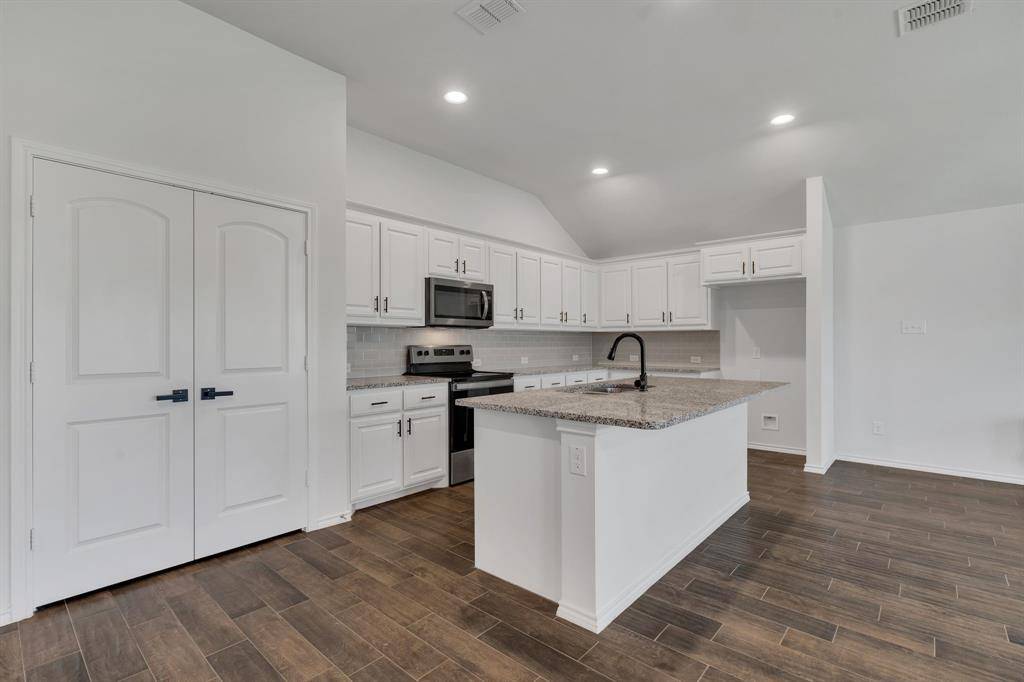 11605 Alpine Springs Drive, Aubrey, TX 76227
