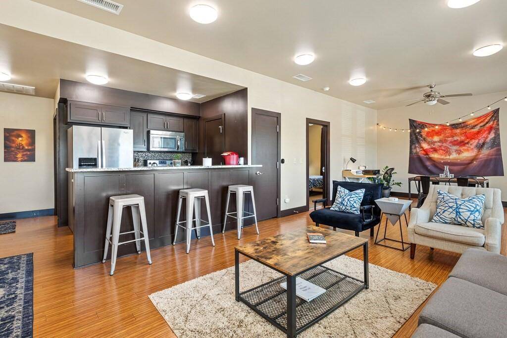 1125 S Jennings Avenue #203, Fort Worth, TX 76104